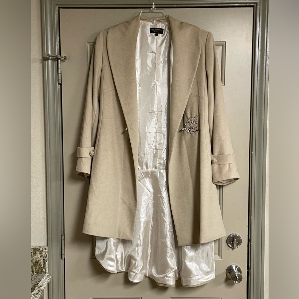 Wool-Blend Beige Trench Coat with Decorative Closure - Picture 3 of 10